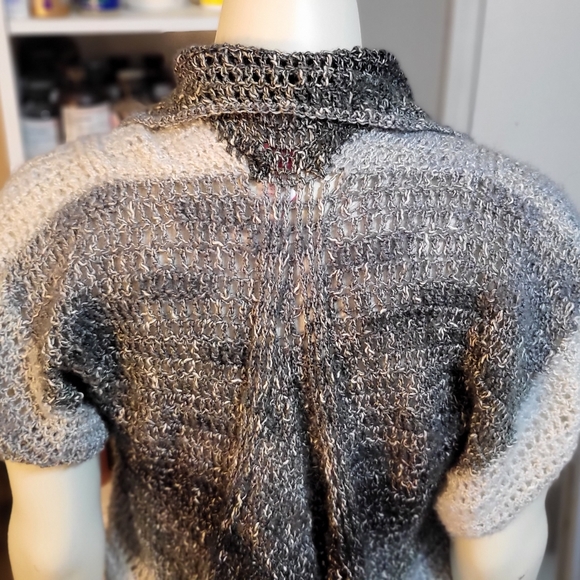 Super soft short sleeve high low cardigan sweater in shades of gray and black - Picture 6 of 7